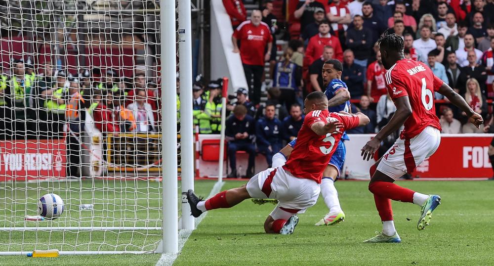 4-0横扫！意甲榜首易主，国米挤掉米兰，法布雷加斯惨败